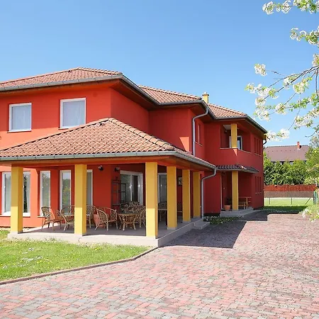 Holiday Moni 12 Balatonlelle